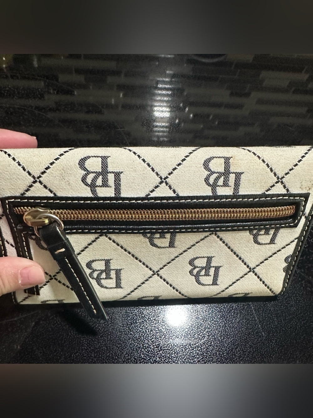 Dooney & Bourke Cream and Black Signature Canvas Wallet - Picture 7 of 7